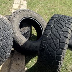 Used Nitto Grappler 285/70/17 