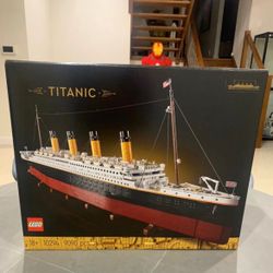 Full Lego titanic Set