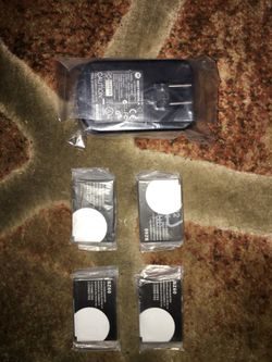 Motorola BZ60 batteries (lot of 4) & Charger bundle (Razr, Motorola phones)