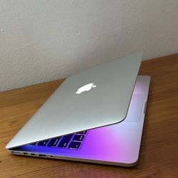 Apple MacBook Pro 13” Retina I5/8GB/256GB SSD $180