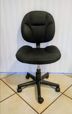 💎 Black Low-Back Fabric Office Desk Chair with Back Support