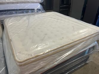 SALE🎉King mattress Saatva Classic 🎉