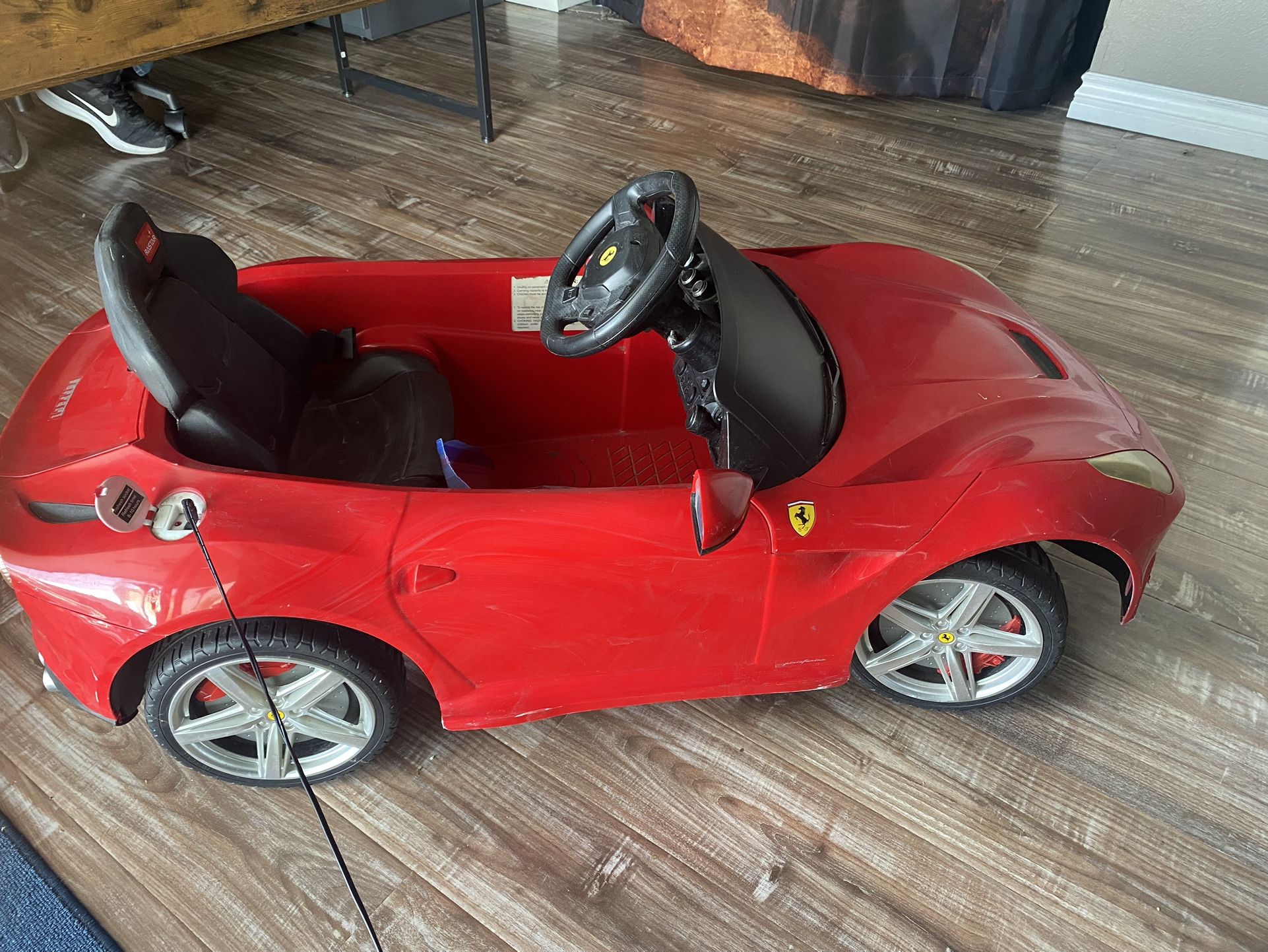 VRoom Rider Ferrari F12 Rastar 12V Power Wheel