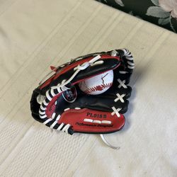Rawlings Players Series 9-inch baseball/softball glove with a soft core ball. 