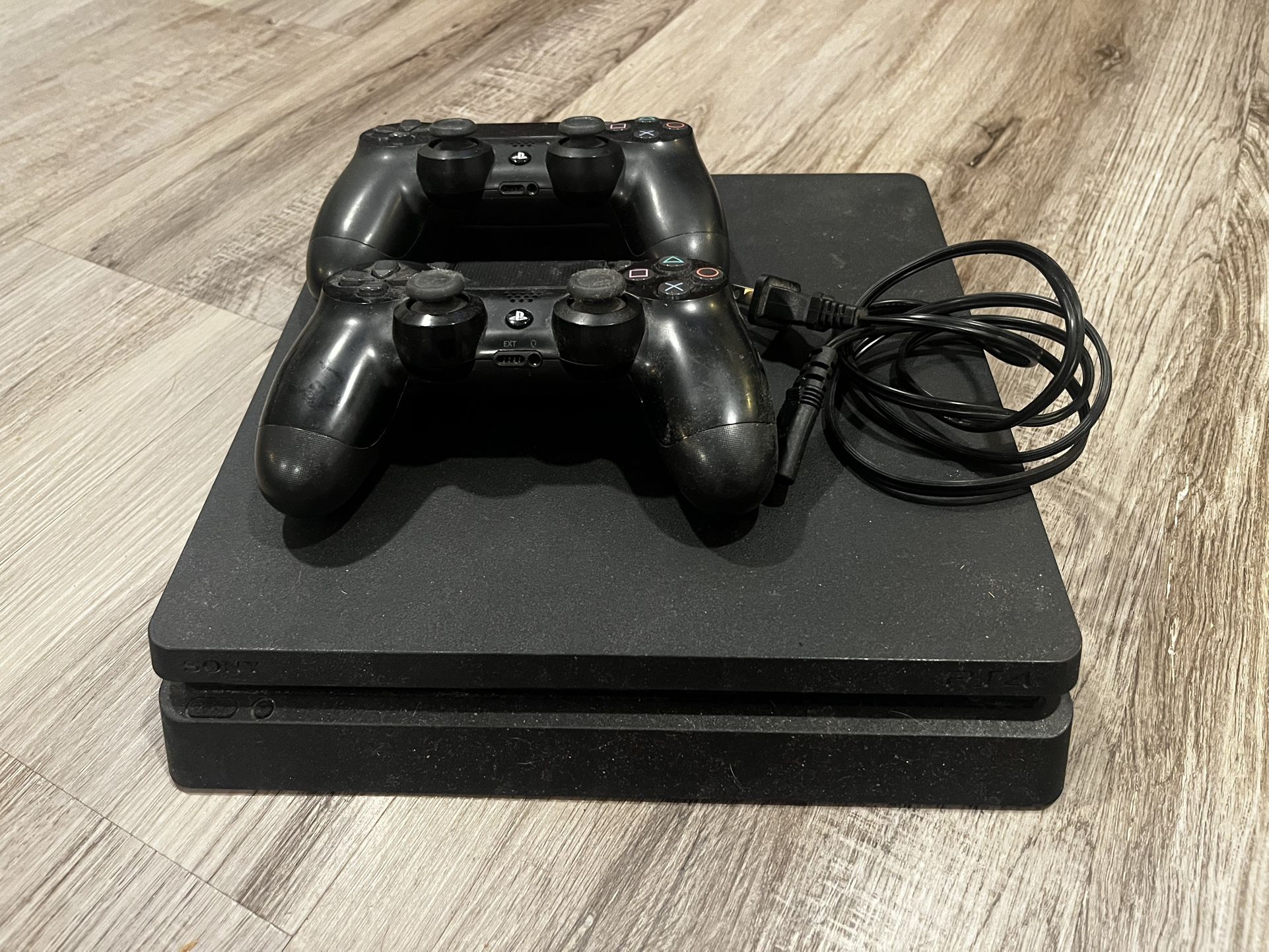 PS4 Slim (CUH-2115B)