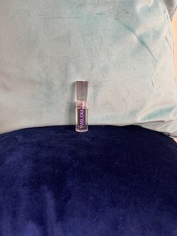 Purple eyeshadow liquid