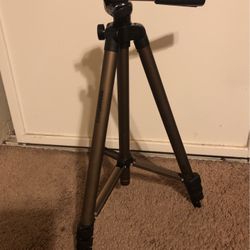 Tripod Amazon Basics Brand