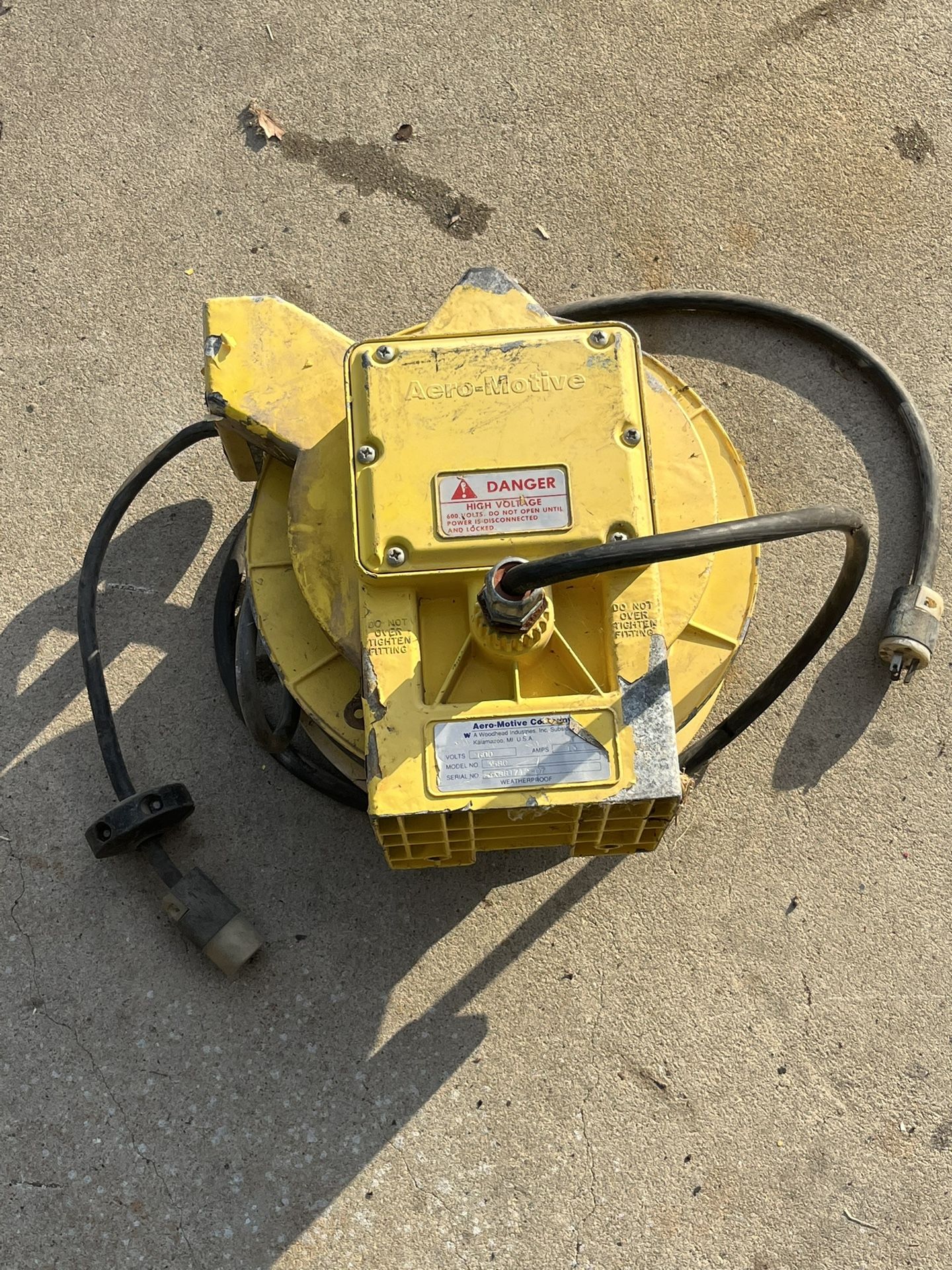 Aero motive Spring Roll Up Electrical Extension Cord