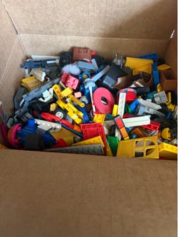 Pounds 4 of Lego small box $10 6" x 4" x 4 box