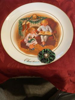 1983 Embellished Avon Christmas Plate