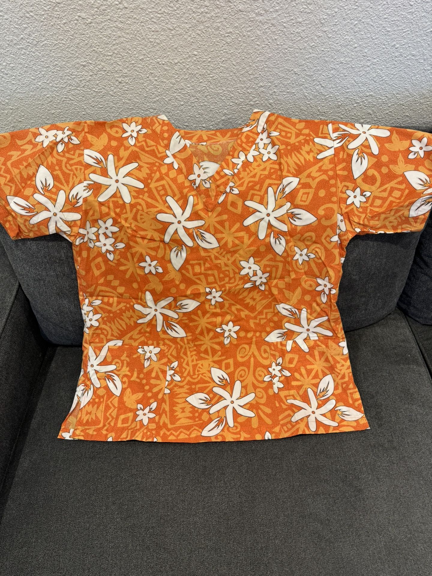 Hawaiian Print Scrub Top- Size Small