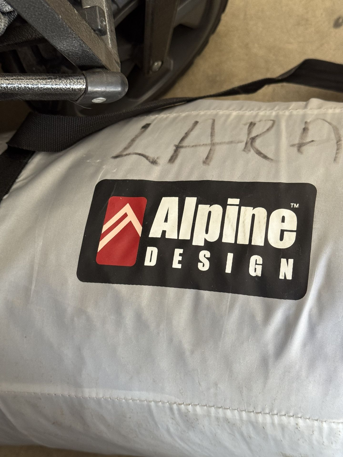 Alpine design Dome Tent