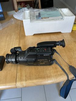 Sony Handycam 8 CCD-F40 Video Camcorder, Manual, Batteries, Charger Not Working  At All 
