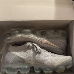 Grey Nike Vapor max Flyknit, Size 7.5 Women’s 