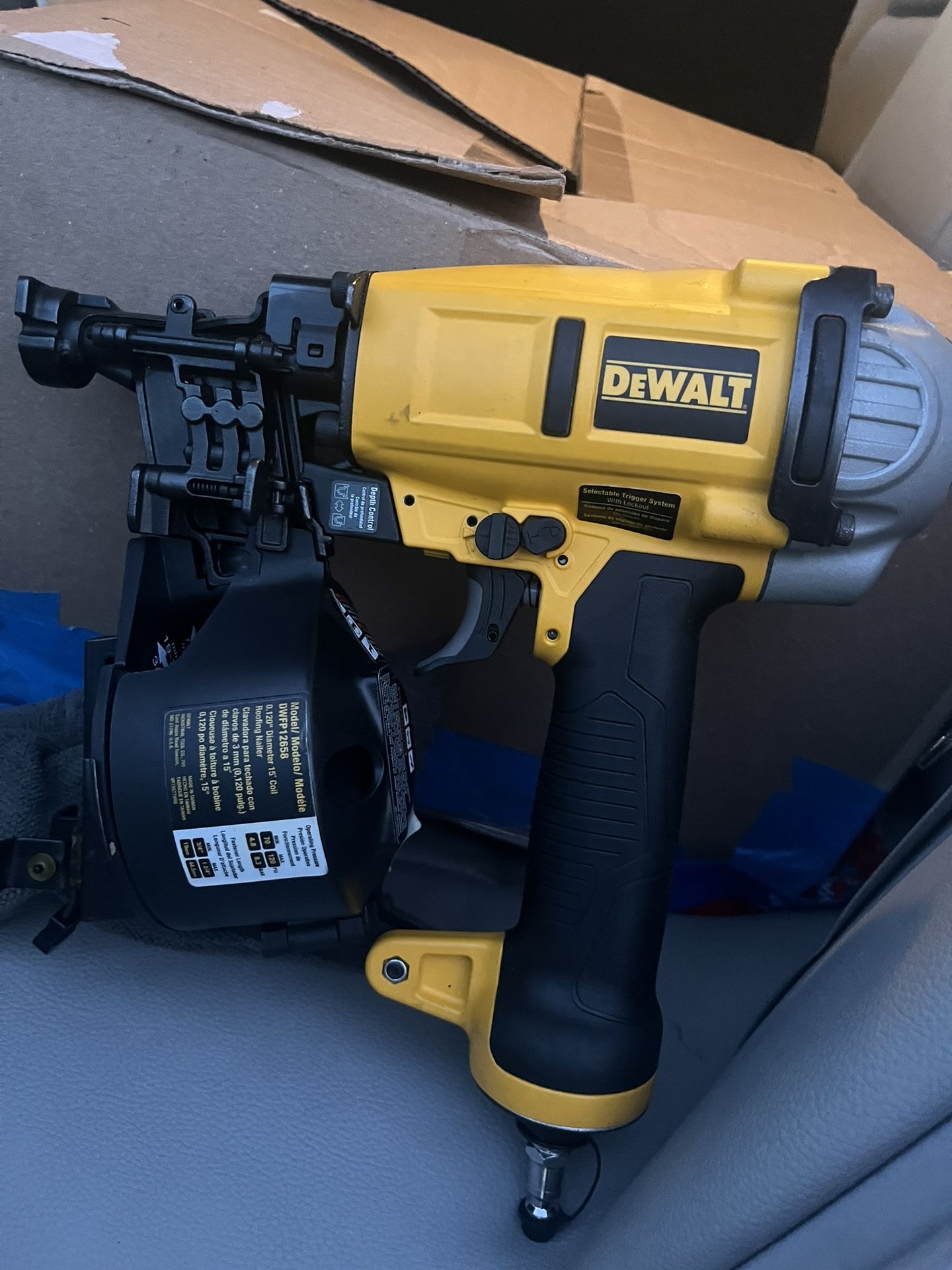 DEWALT ROOFERS NAIL GUN NEW