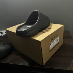 Adidas Yeezy Slides 'Dark Onyx'