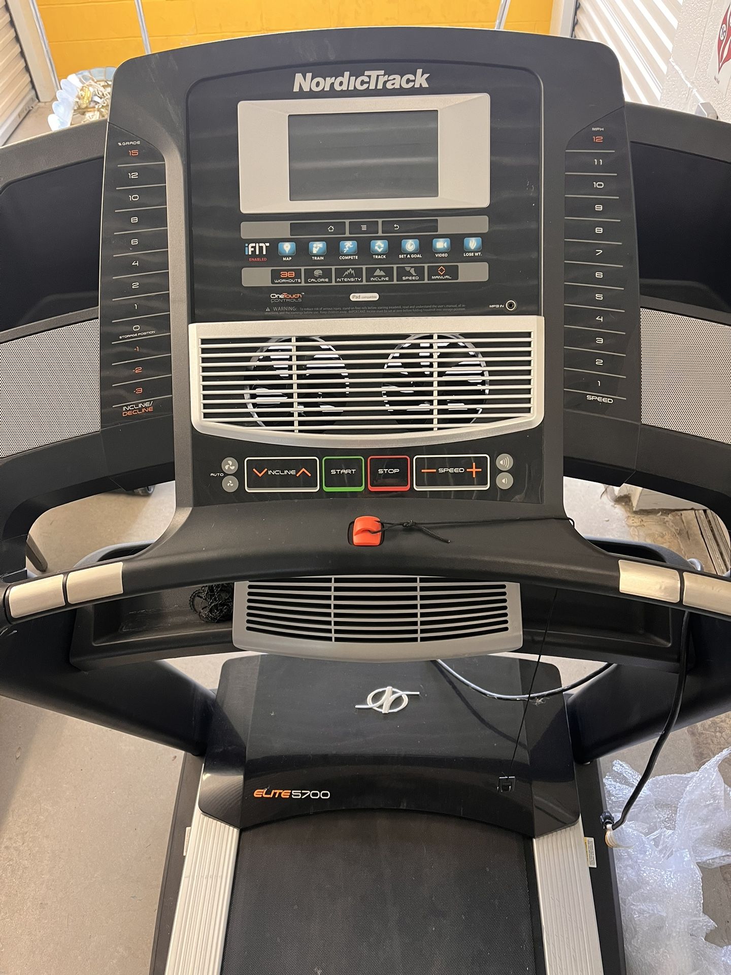 NordicTrack Elite 5700 Treadmill for Sale in San Antonio, TX OfferUp