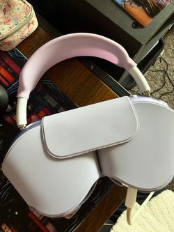 Apple AirPods Pro max in purple with carrying case