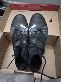 SOCCER SHOES FREE