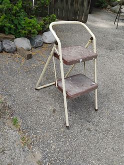 Fold up ladder / stool