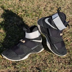 Nike LeBron Soldier 10 TB 844380-001 Men's Size 9 Black White Silver Basketball Shoes