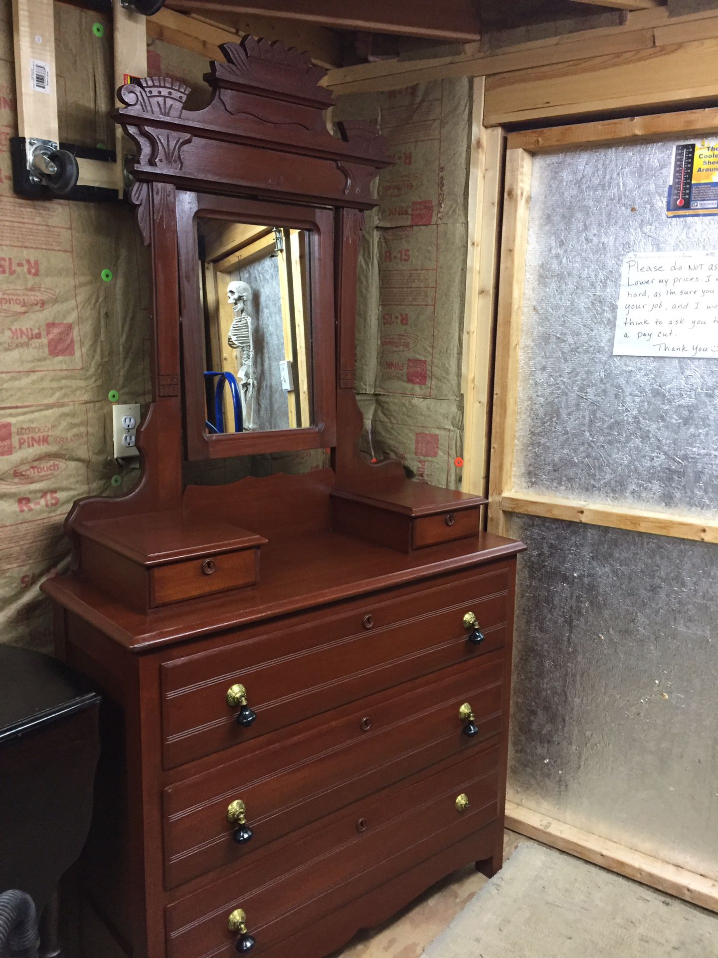 Beautiful Walnut Chester w/mirror, Dovetail34”tall39 1/4”long15 1/2”deep,very good condition