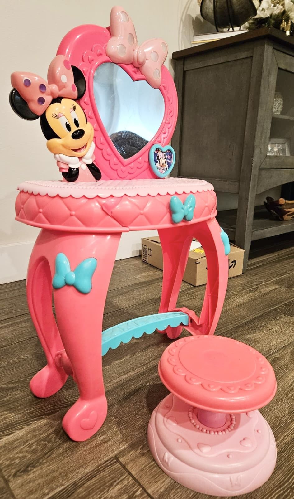 Disney Minnie Bowdazzling Vanity