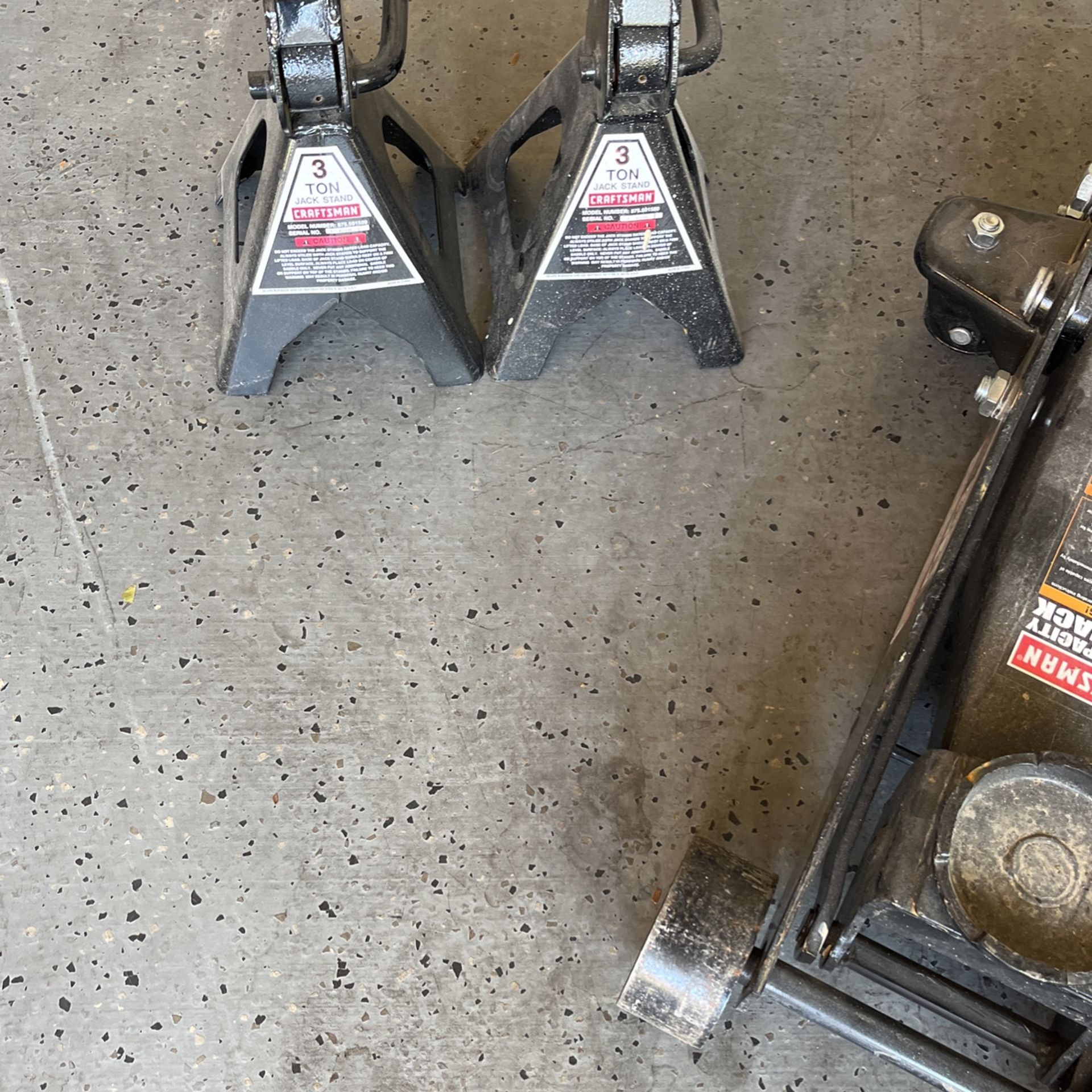 3 Ton Floor Jack With 3 Ton Jack Stands for Sale in Las Vegas, NV OfferUp