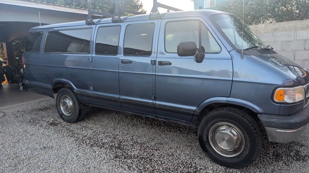 1998 Dodge Passenger Van 