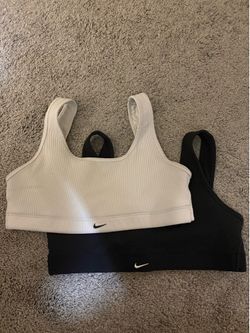 Medium Nike Dri Fit bras