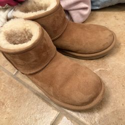 Girls Uggs Size 3