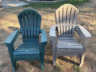 5 plastic Andirondack chairs brown & green