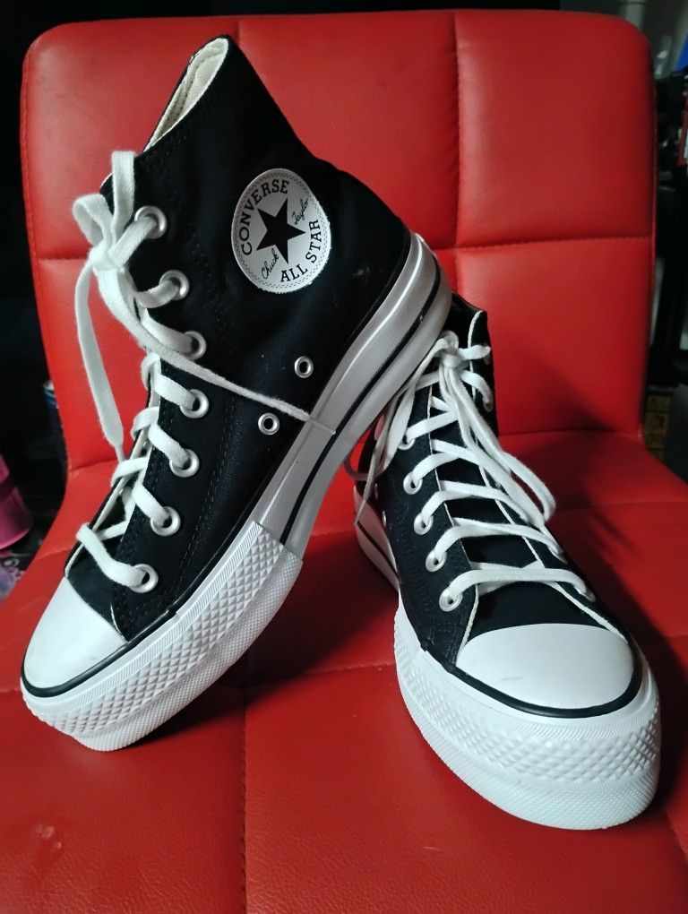 New Converse All Star Chuck Taylor Women's Sz 7 High Top Sneakers