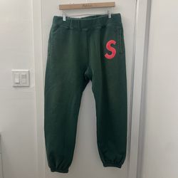 SUPREME SWEATS SIZE LARGE