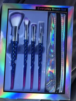 New make up brushes with carrying bag