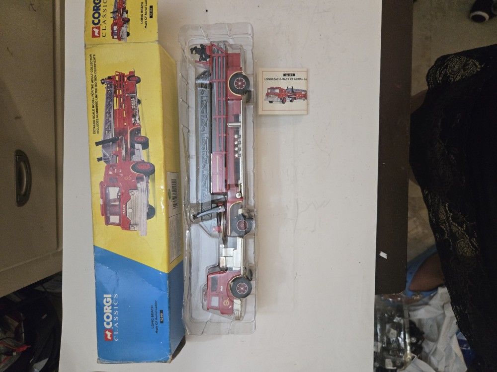 CORGI CLASSIC LONG BEACH FIRE TRUCK