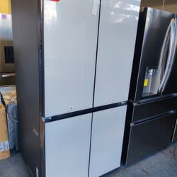 New Samsung
Bespoke 29 cu. ft. Standard Depth 4-Door Flex French Door Refrigerator in White Glass wi