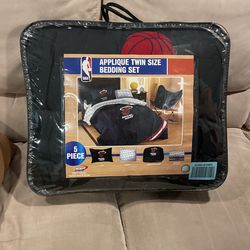 Twin Size Bedding Set Great for college dorm