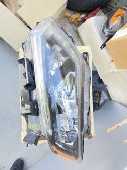 Nissan Rouge Headlight