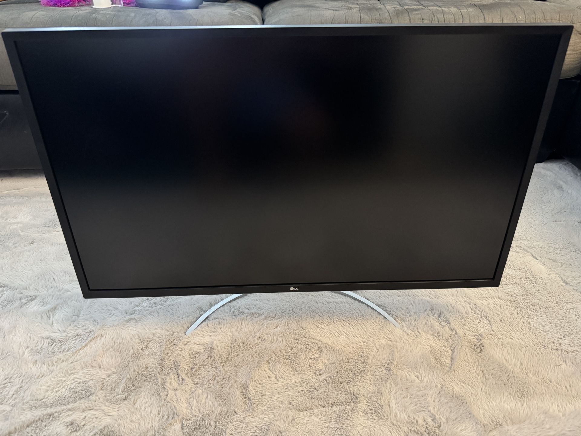 LG 32” 4K UHD Monitor – HDR10, FreeSync, Excellent Condition