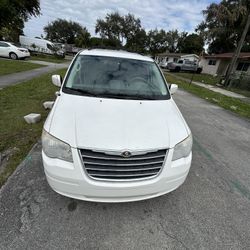 2012 Chrystler Town And Country 