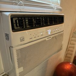 4 Window Unit Air Conditioners 
