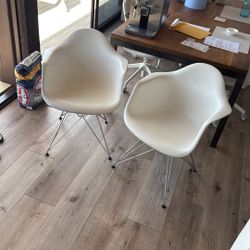 Set Of 4 Designer Herman Miller Eames Chairs Authentic
