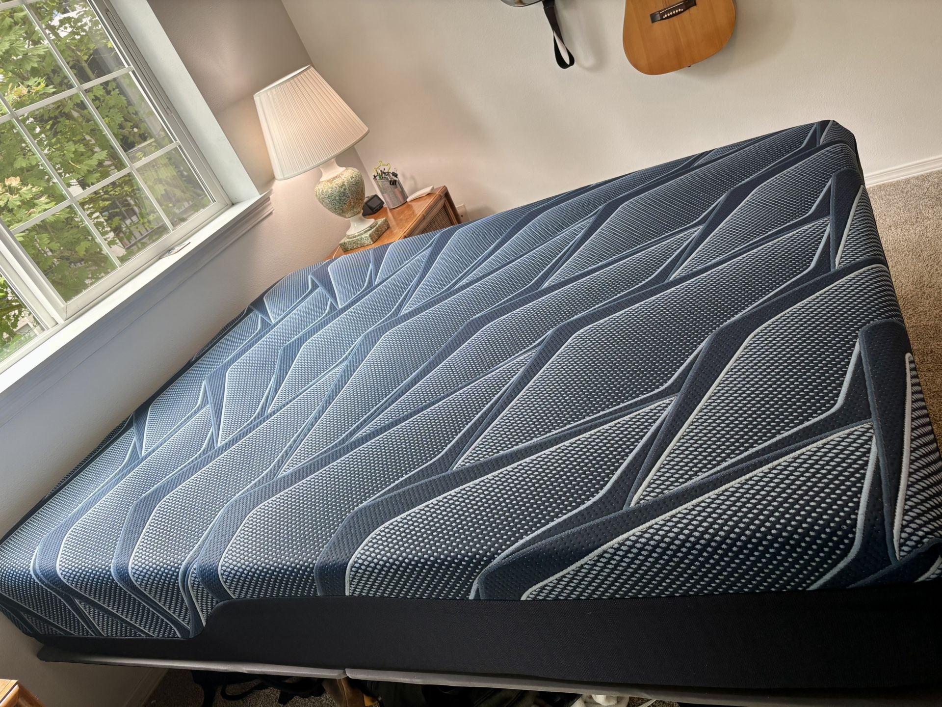 iSeries 2.0 Hybrid 1000 12” Medium Mattress Queen