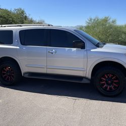 2013 Nissan Armada 8 Seats