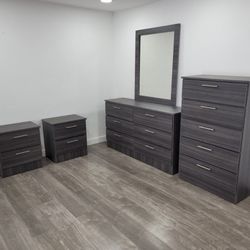 Dresser Whit Mirror, Chest And 2 Nightstands - Cómoda Con Espejo, Gavetero Y 2 Mesitas De Noche 