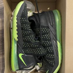 Men’s LeBron Basketball Shoes 