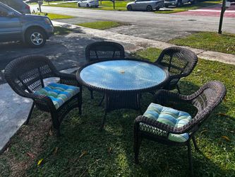 Vintage Wicker Rattan Patio Set With Cushions & Umbrella Holder