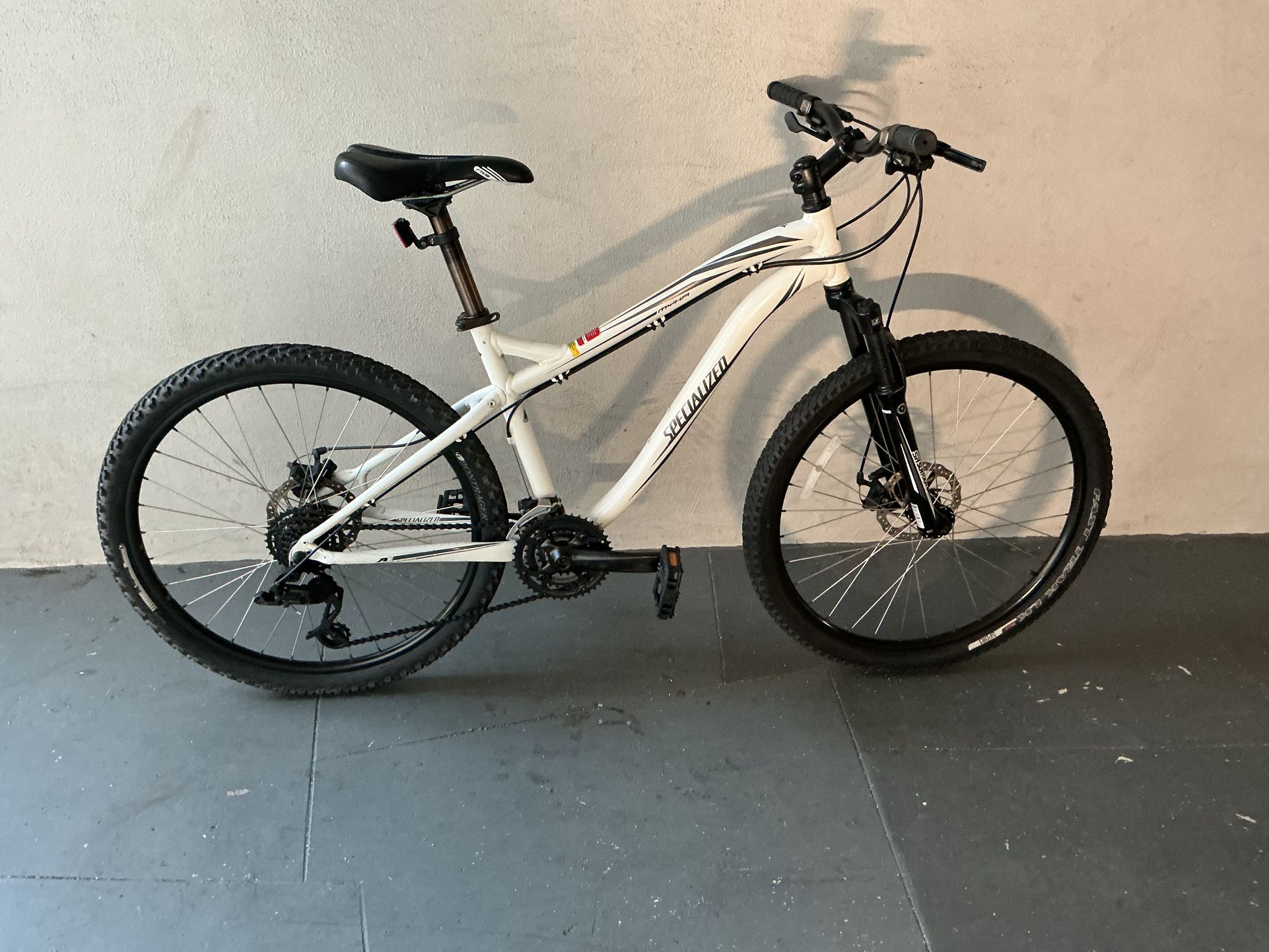 BICYCLE SPECIALIZED 21 SPEED SIZE 26 BRAND NEW