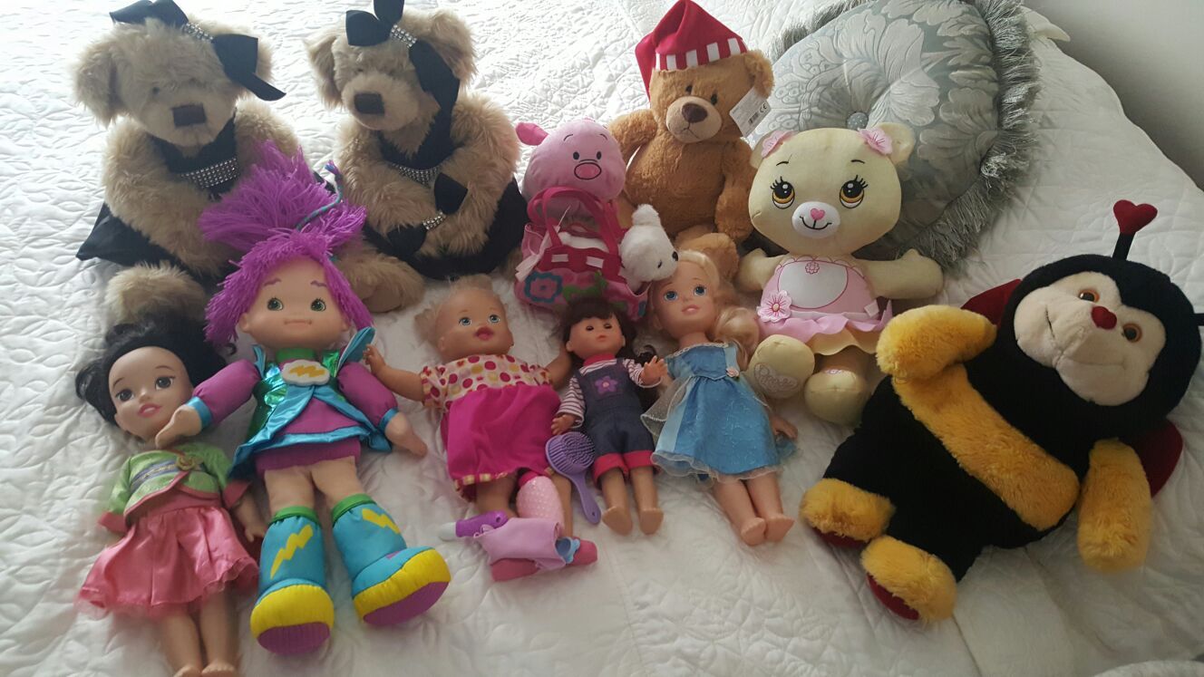 Kids, girls like new dolls and plush toys bundle.